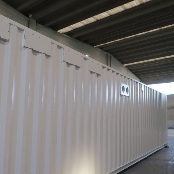 Container per il trattamento delle acque